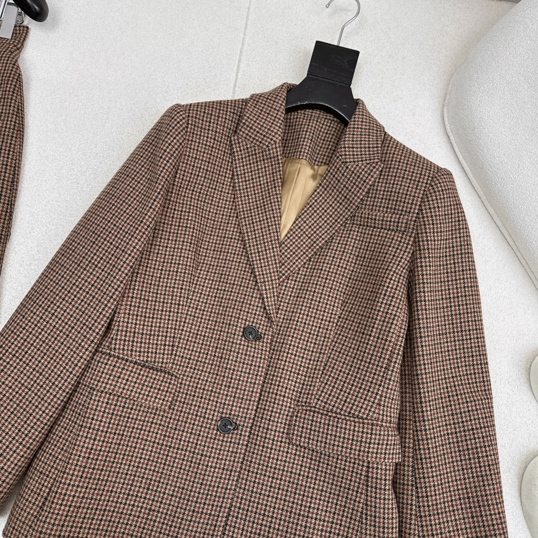 特价🉐️❗️现货齐码❗️不退不换❗️独家款～ CE 25Ss———秋冬最新款千格纹羊毛套装🤎西装外套+高