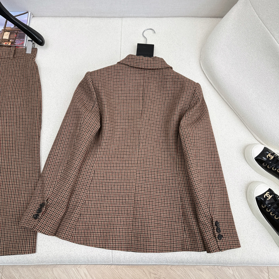 特价🉐️❗️现货齐码❗️不退不换❗️独家款～ CE 25Ss———秋冬最新款千格纹羊毛套装🤎西装外套+高
