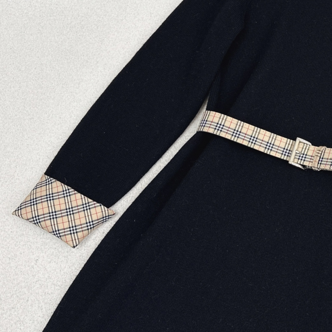 特价🉐️❗️现货齐码❗️不退不换❗️时髦秋冬裙子 Bur 25Ss————秋冬最新款假两件拼接做法高领羊