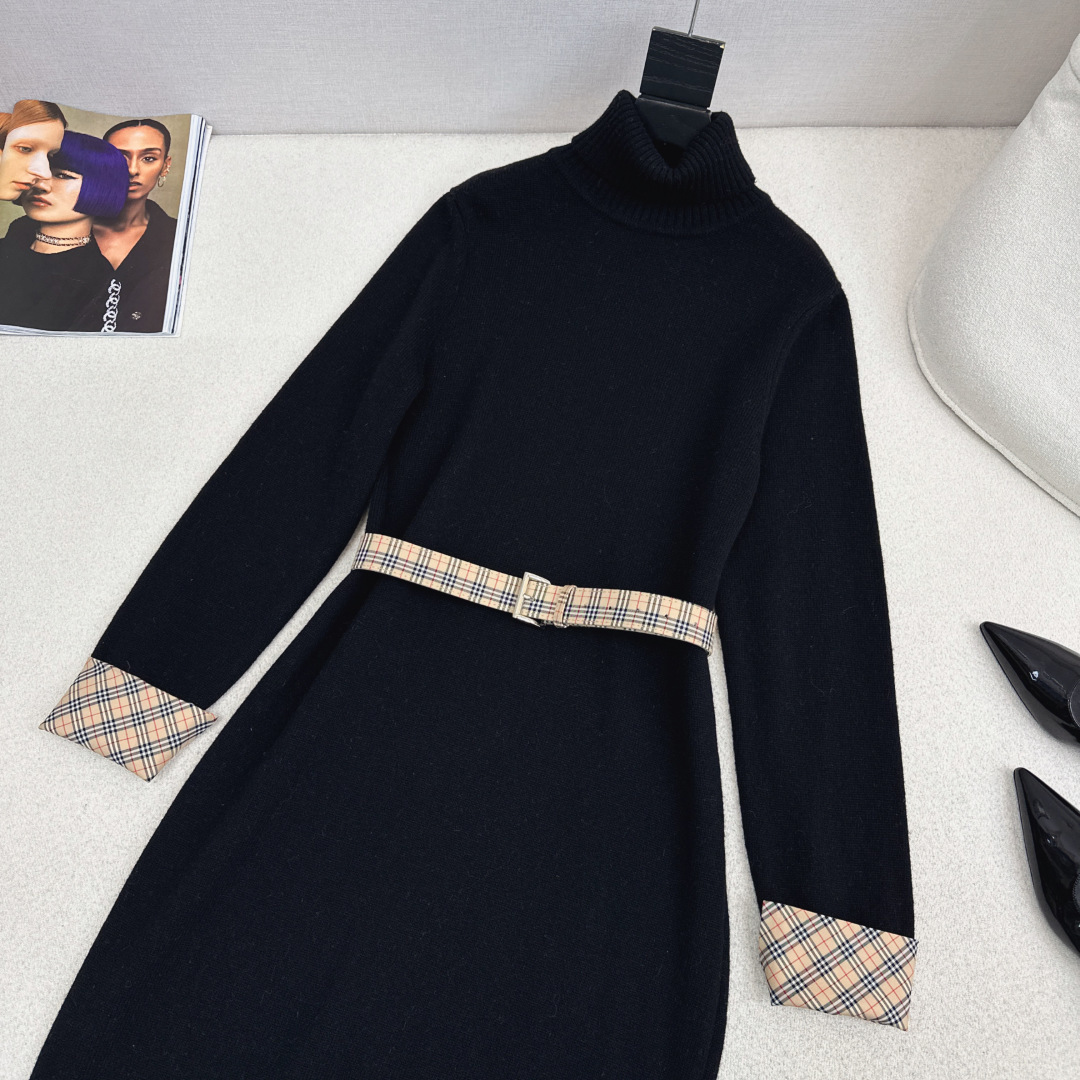 特价🉐️❗️现货齐码❗️不退不换❗️时髦秋冬裙子 Bur 25Ss————秋冬最新款假两件拼接做法高领羊