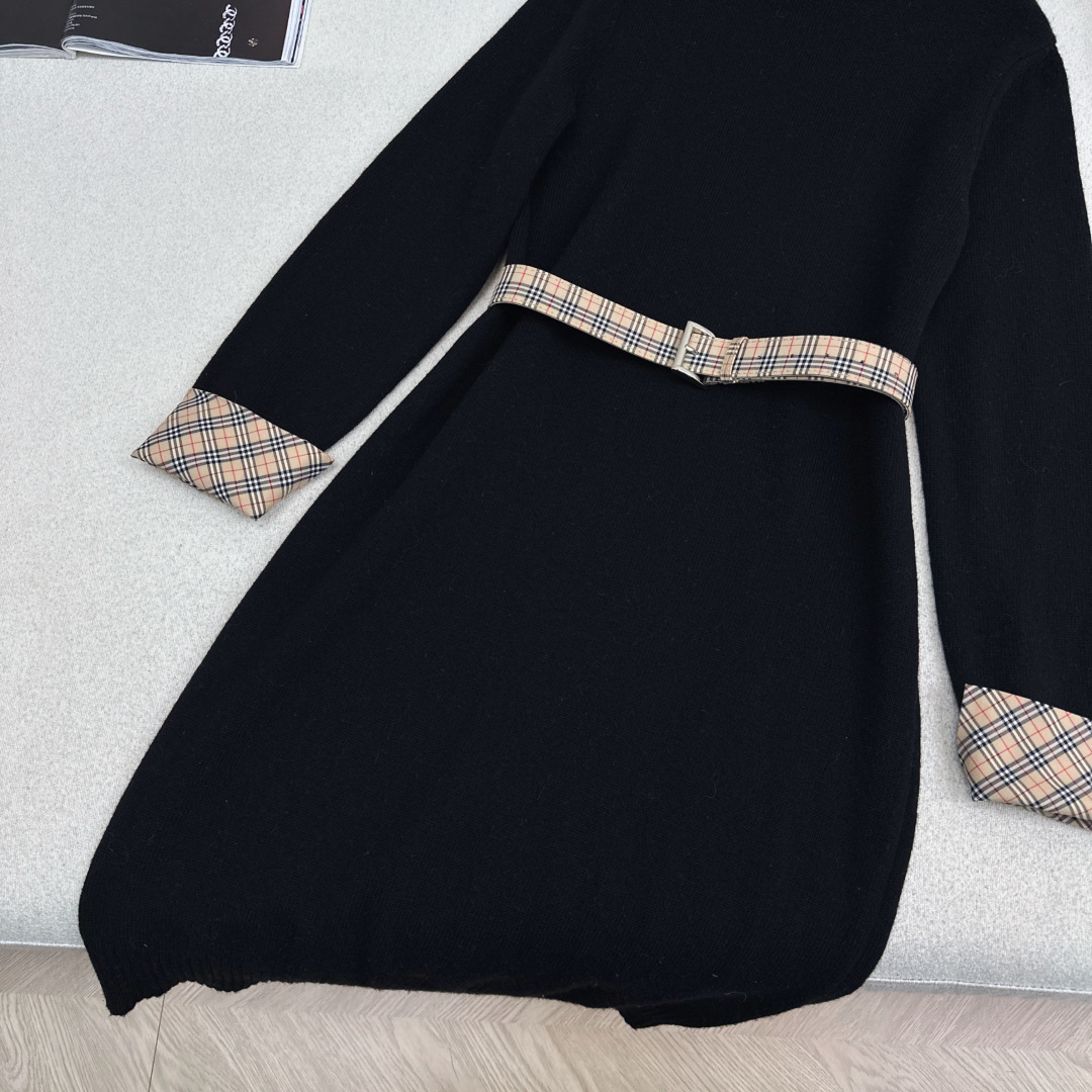 特价🉐️❗️现货齐码❗️不退不换❗️时髦秋冬裙子 Bur 25Ss————秋冬最新款假两件拼接做法高领羊