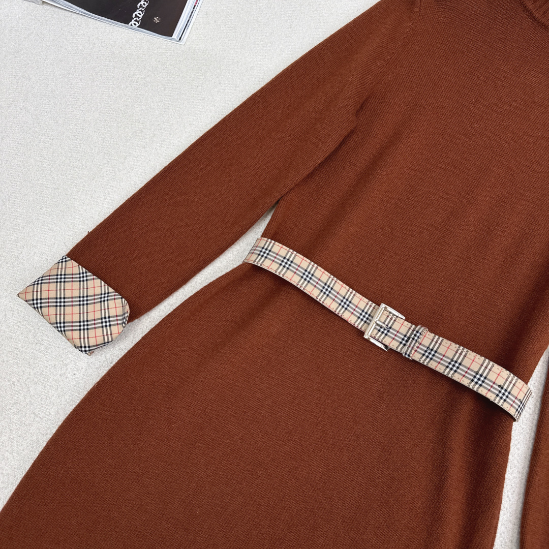 特价🉐️❗️现货齐码❗️不退不换❗️时髦秋冬裙子 Bur 25Ss————秋冬最新款假两件拼接做法高领羊