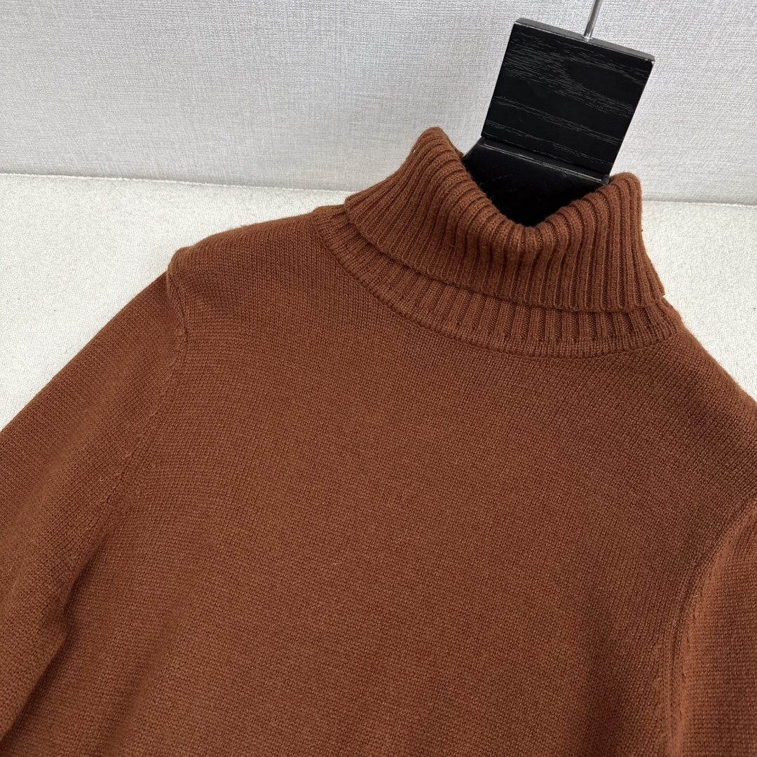 特价🉐️❗️现货齐码❗️不退不换❗️时髦秋冬裙子 Bur 25Ss————秋冬最新款假两件拼接做法高领羊