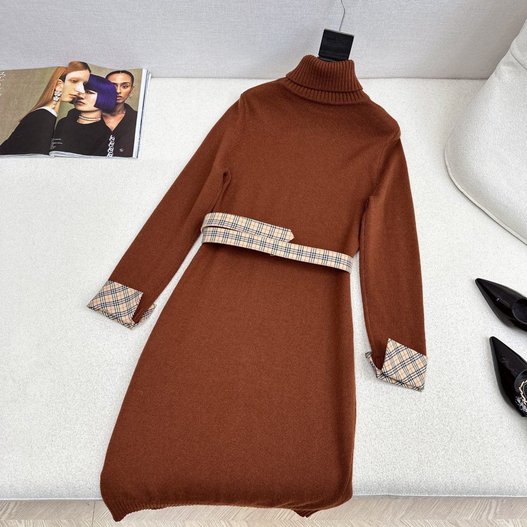 特价🉐️❗️现货齐码❗️不退不换❗️时髦秋冬裙子 Bur 25Ss————秋冬最新款假两件拼接做法高领羊