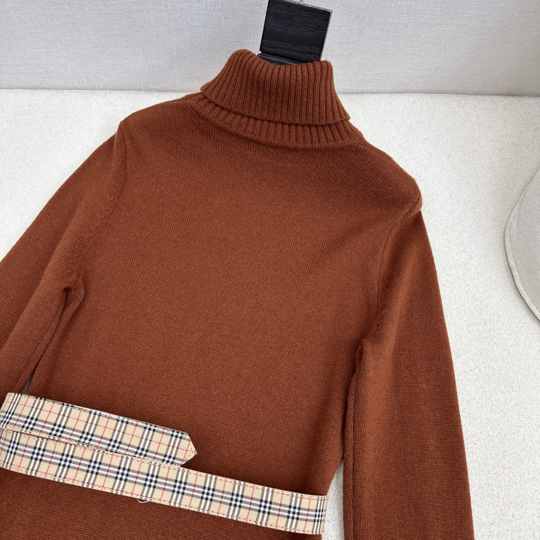 特价🉐️❗️现货齐码❗️不退不换❗️时髦秋冬裙子 Bur 25Ss————秋冬最新款假两件拼接做法高领羊