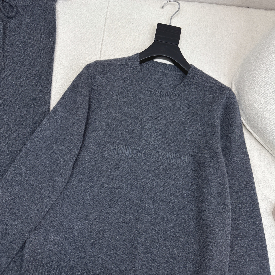 独家首发 Bc 26Ss———早春最新款慵懒风羊毛套装🩶字母刺绣图案圆领毛衣+松紧腰直筒裤 爆单款美拉德