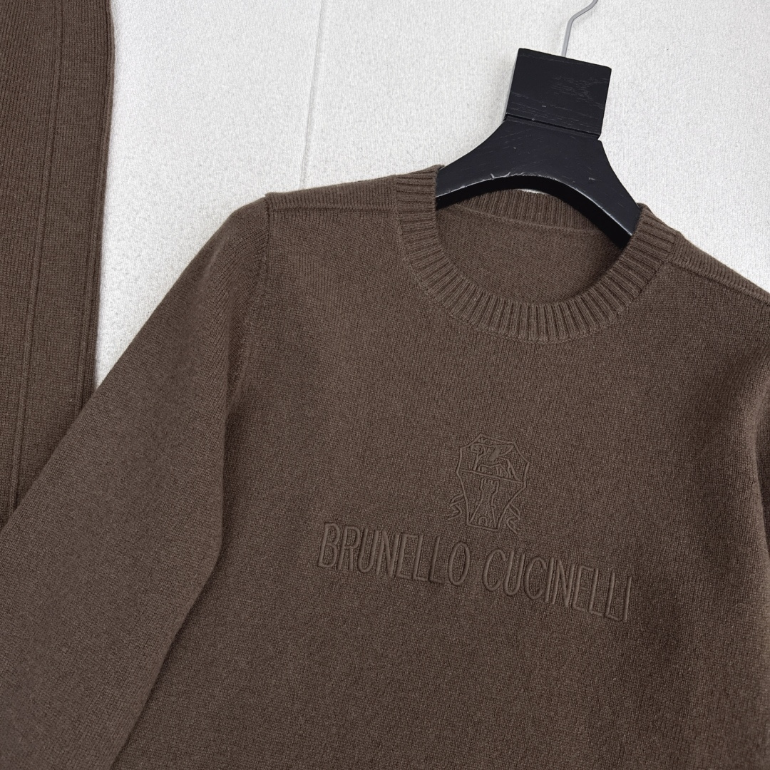 独家首发 Bc 26Ss———早春最新款慵懒风羊毛套装🩶字母刺绣图案圆领毛衣+松紧腰直筒裤 爆单款美拉德