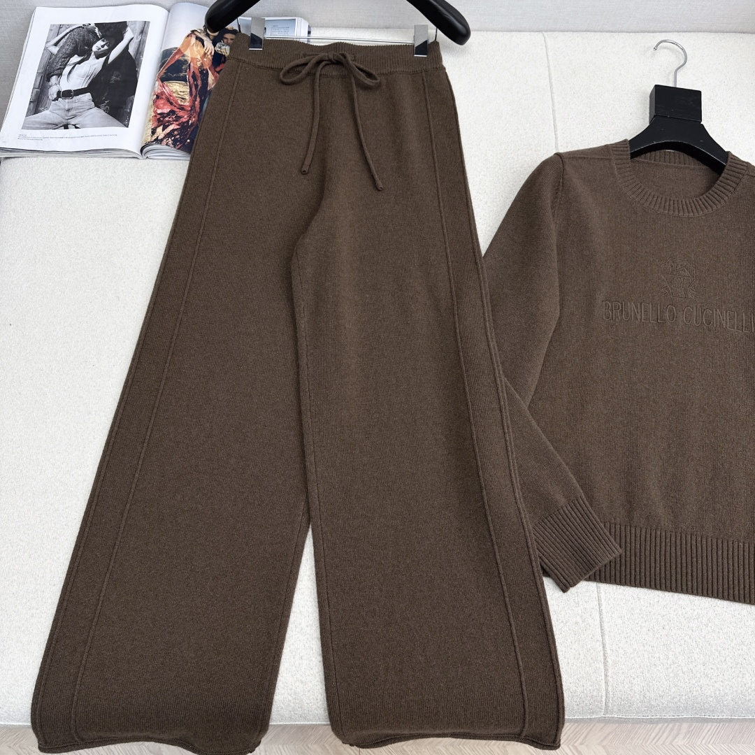 独家首发 Bc 26Ss———早春最新款慵懒风羊毛套装🩶字母刺绣图案圆领毛衣+松紧腰直筒裤 爆单款美拉德