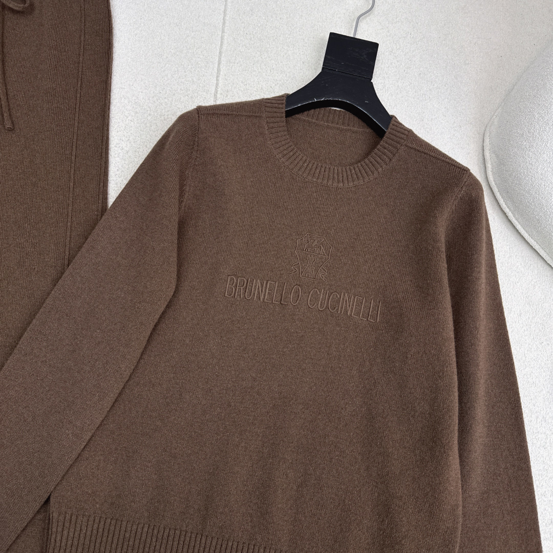 独家首发 Bc 26Ss———早春最新款慵懒风羊毛套装🩶字母刺绣图案圆领毛衣+松紧腰直筒裤 爆单款美拉德