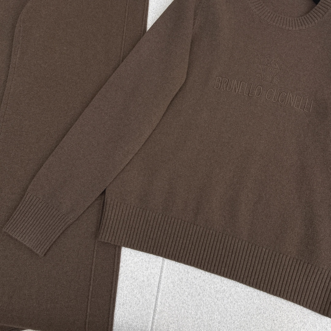 独家首发 Bc 26Ss———早春最新款慵懒风羊毛套装🩶字母刺绣图案圆领毛衣+松紧腰直筒裤 爆单款美拉德