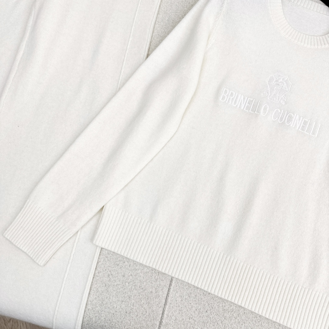 独家首发 Bc 26Ss———早春最新款慵懒风羊毛套装🩶字母刺绣图案圆领毛衣+松紧腰直筒裤 爆单款美拉德