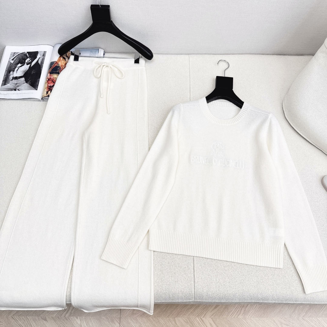 独家首发 Bc 26Ss———早春最新款慵懒风羊毛套装🩶字母刺绣图案圆领毛衣+松紧腰直筒裤 爆单款美拉德