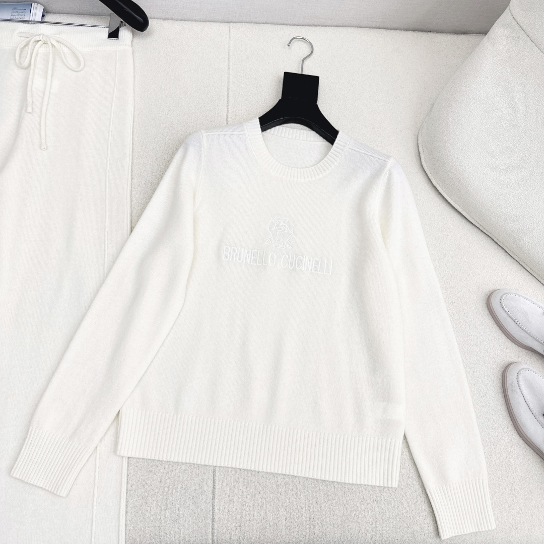 独家首发 Bc 26Ss———早春最新款慵懒风羊毛套装🩶字母刺绣图案圆领毛衣+松紧腰直筒裤 爆单款美拉德