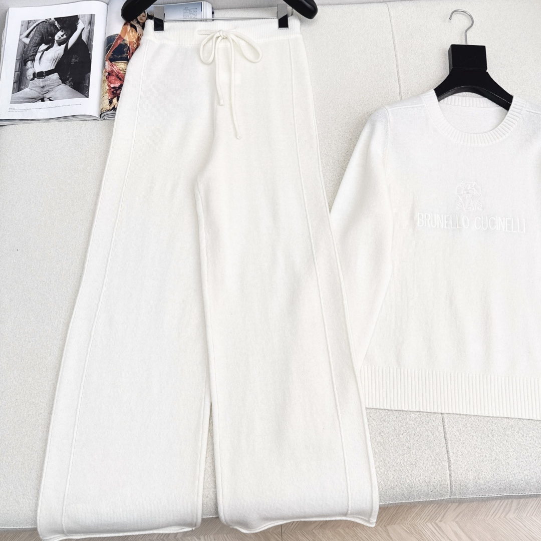 独家首发 Bc 26Ss———早春最新款慵懒风羊毛套装🩶字母刺绣图案圆领毛衣+松紧腰直筒裤 爆单款美拉德