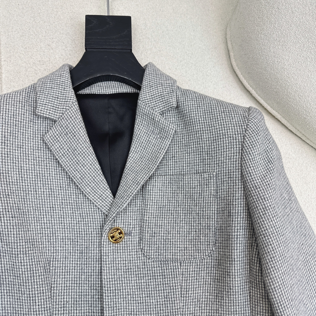 减龄学院风穿搭 CE 26Ss———— 早春最新款高级羊毛西装外套🩶定制的灰色千鸟格精仿羊毛面料 非常有