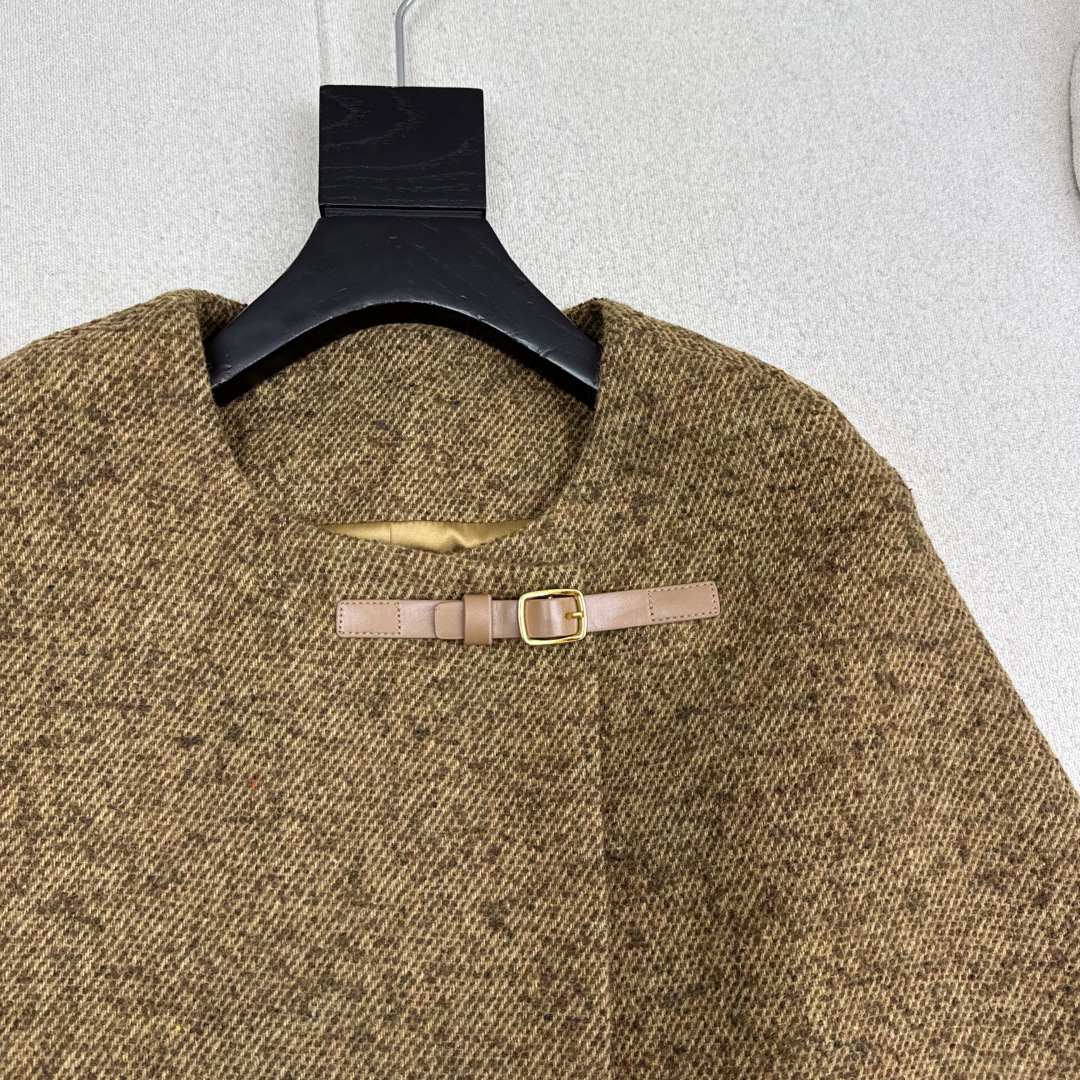 财阀千金穿搭 LSs———早春最新款小香风粗纺斗篷外套🤎绝美高级面料实物超美 立体肌理感精致感满满 上身