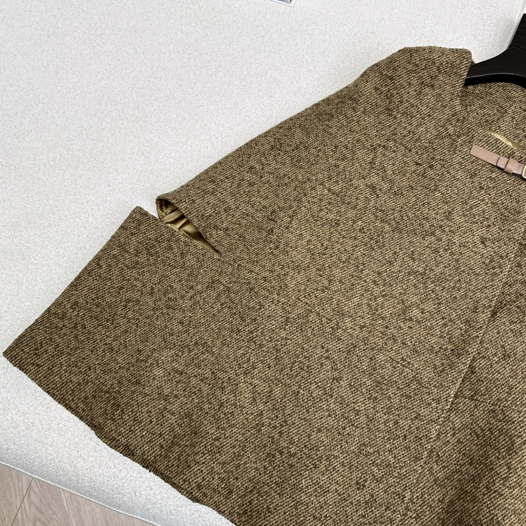 财阀千金穿搭 LSs———早春最新款小香风粗纺斗篷外套🤎绝美高级面料实物超美 立体肌理感精致感满满 上身