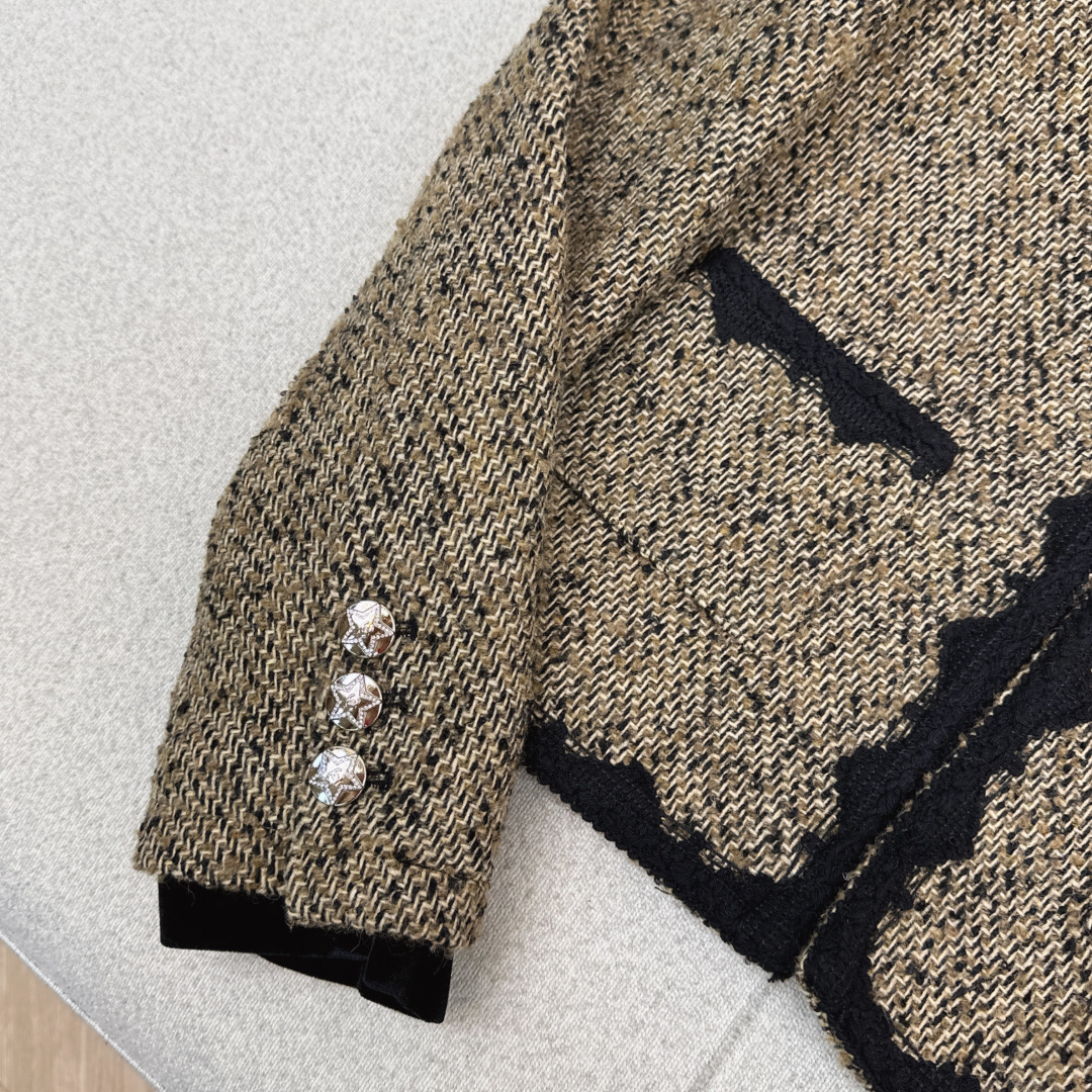 C家 26Ss———早春最新款小香风编织粗纺花呢外套🤎 绝美高级编织面料实物超美 立体肌理感精致感满满 