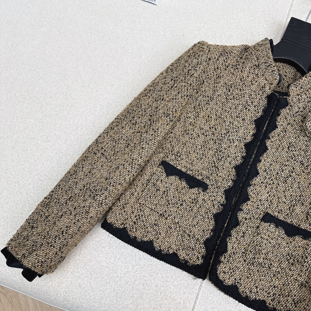 C家 26Ss———早春最新款小香风编织粗纺花呢外套🤎 绝美高级编织面料实物超美 立体肌理感精致感满满 