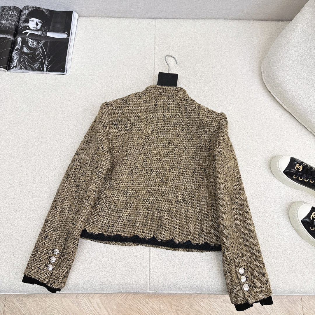 C家 26Ss———早春最新款小香风编织粗纺花呢外套🤎 绝美高级编织面料实物超美 立体肌理感精致感满满 