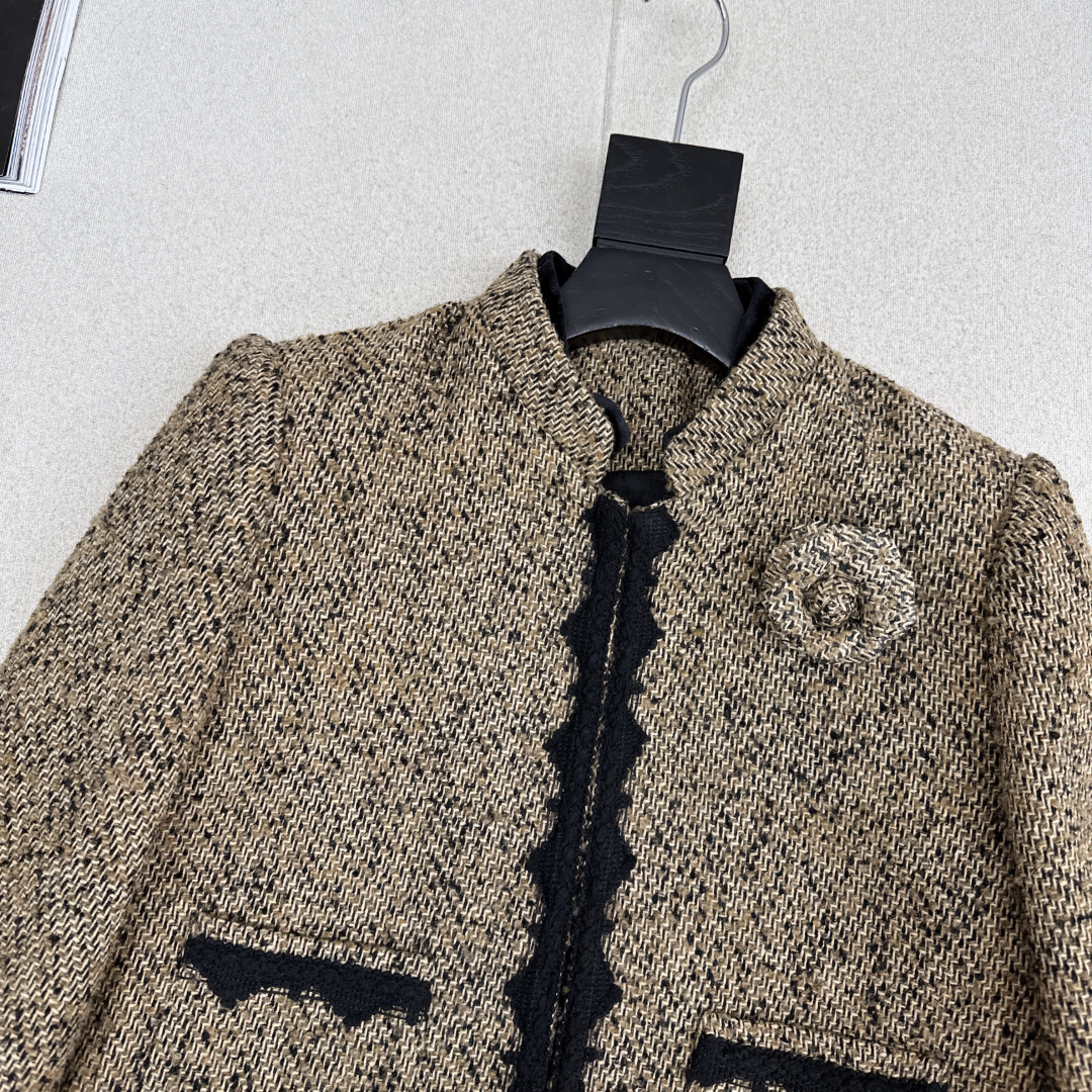 C家 26Ss———早春最新款小香风编织粗纺花呢外套🤎 绝美高级编织面料实物超美 立体肌理感精致感满满 