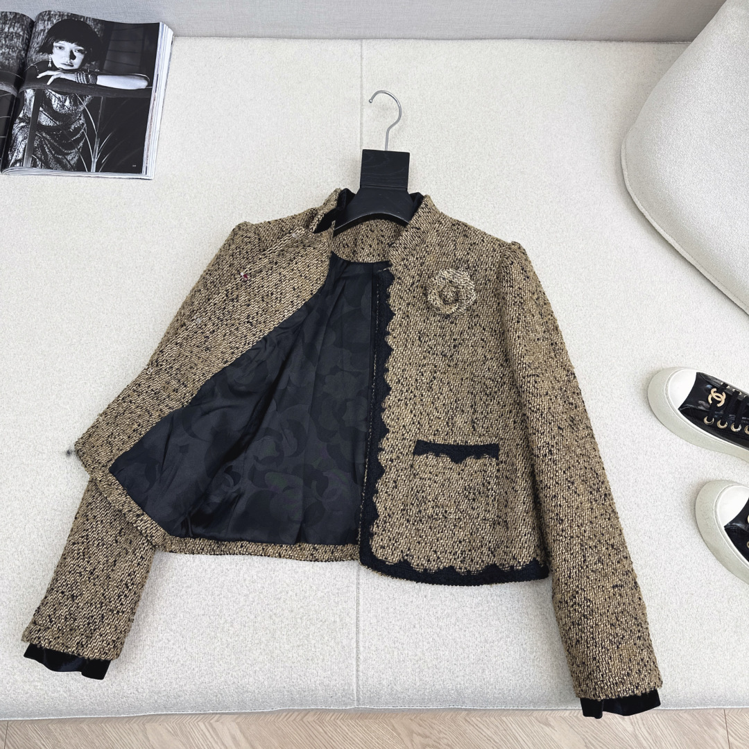 C家 26Ss———早春最新款小香风编织粗纺花呢外套🤎 绝美高级编织面料实物超美 立体肌理感精致感满满 
