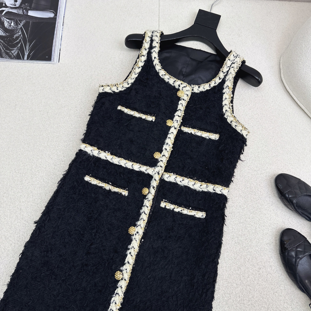 走秀同款 C家 26Ss———— 早春最新款编织背心裙🖤黑色粗花呢+奶白编织包边 编织包边 复古又高级的