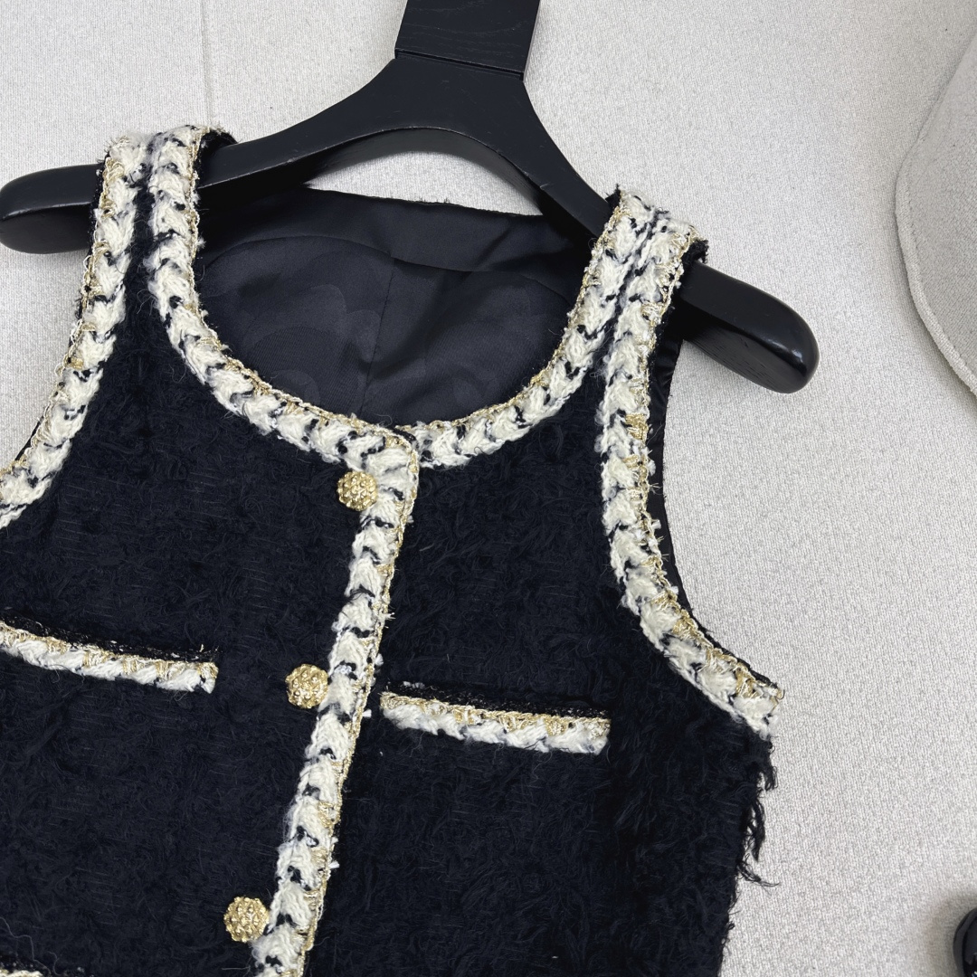 走秀同款 C家 26Ss———— 早春最新款编织背心裙🖤黑色粗花呢+奶白编织包边 编织包边 复古又高级的