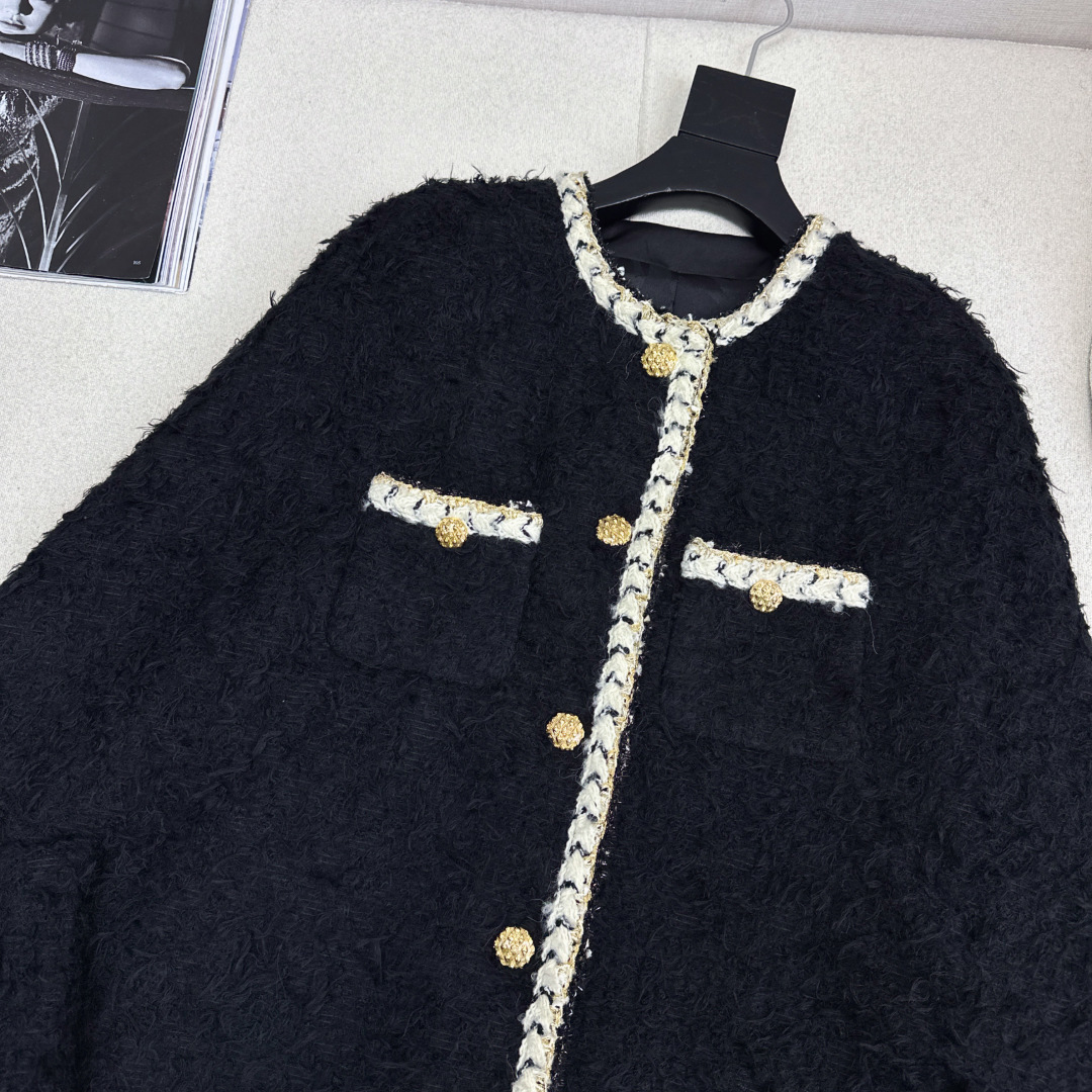 走秀同款 C家 26Ss————早春最新款斜纹软呢斗篷外套🖤毛绒粗花呢自带慵懒贵气软乎乎的质感像裹了层云