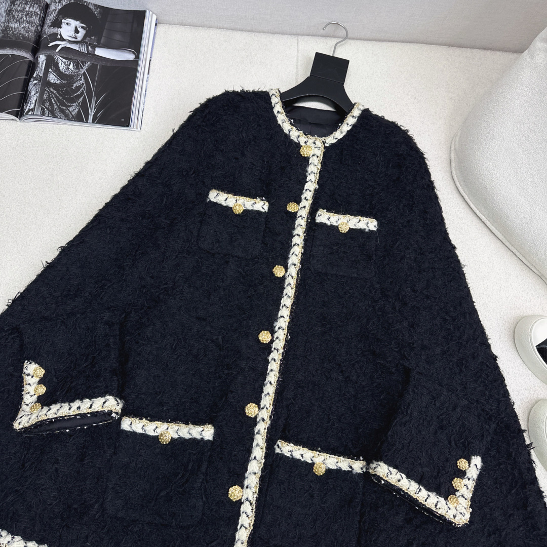 走秀同款 C家 26Ss————早春最新款斜纹软呢斗篷外套🖤毛绒粗花呢自带慵懒贵气软乎乎的质感像裹了层云