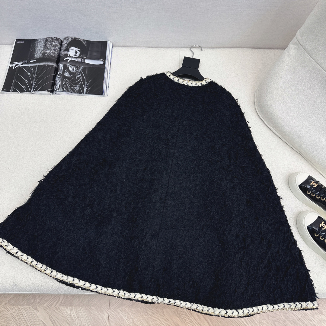 走秀同款 C家 26Ss————早春最新款斜纹软呢斗篷外套🖤毛绒粗花呢自带慵懒贵气软乎乎的质感像裹了层云