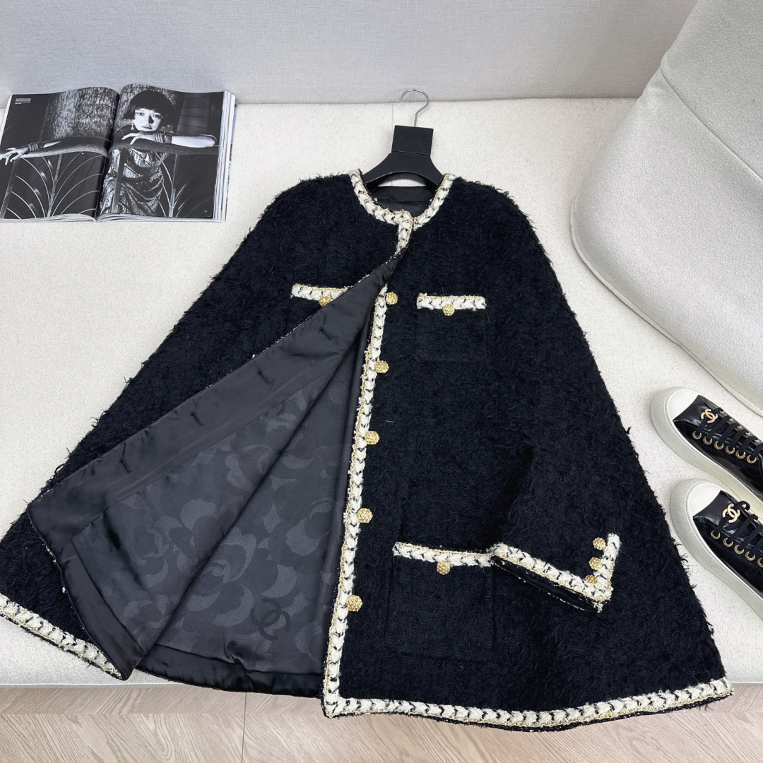 走秀同款 C家 26Ss————早春最新款斜纹软呢斗篷外套🖤毛绒粗花呢自带慵懒贵气软乎乎的质感像裹了层云