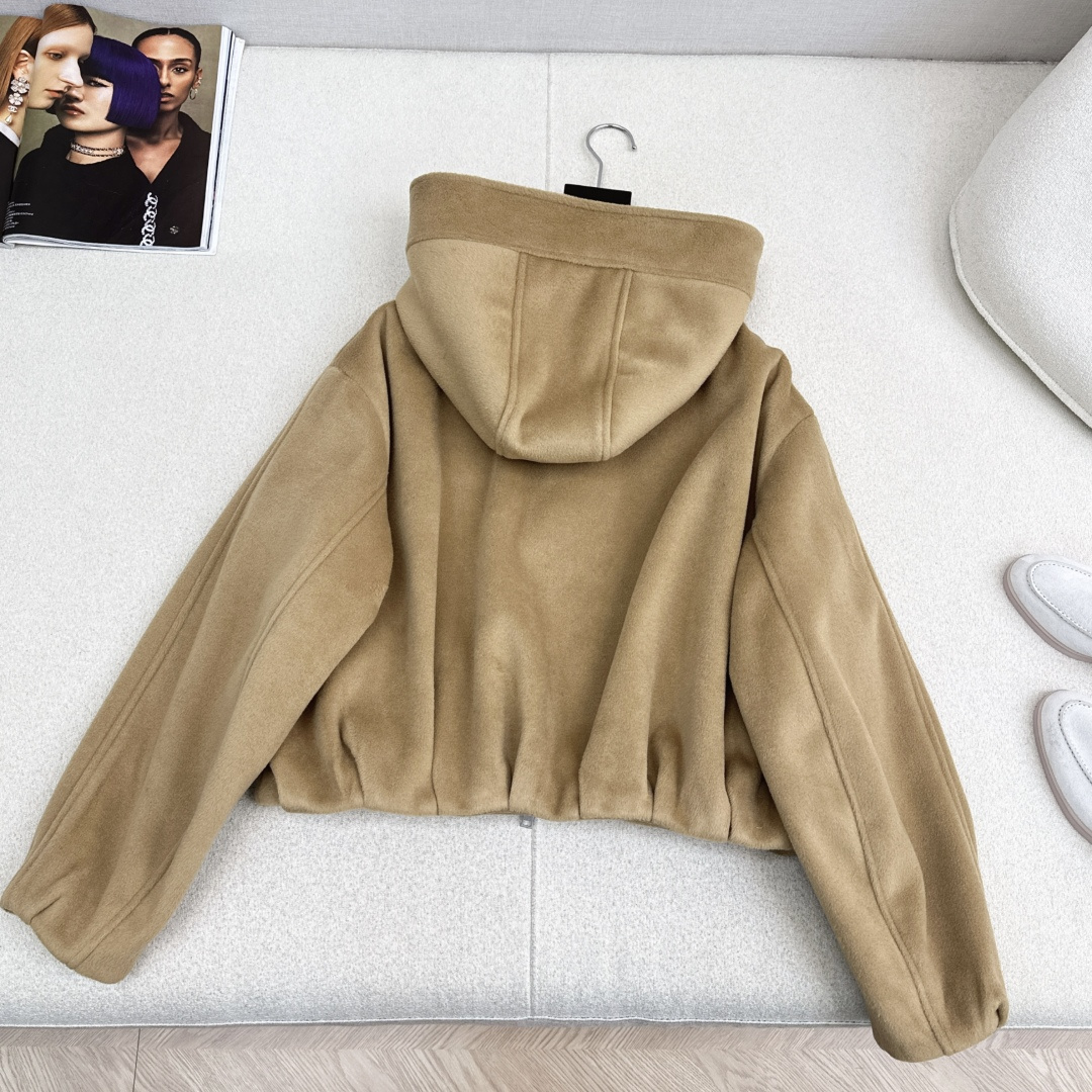 特价🉐️ ❗️现货齐码❗️不退不换❗️爆单款推荐 Canna～D 25Ss————秋冬最新款大鹅羊毛尼运