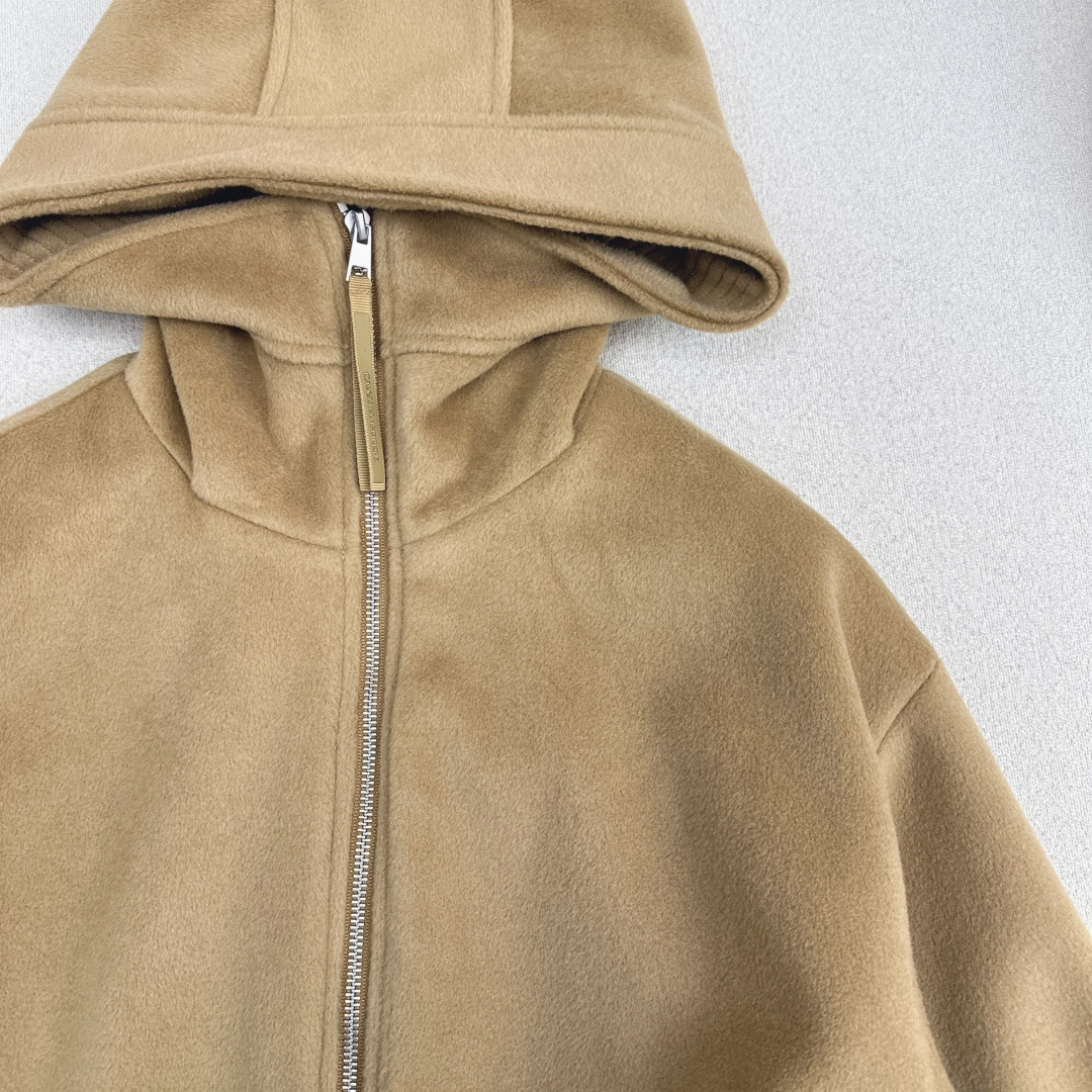 特价🉐️ ❗️现货齐码❗️不退不换❗️爆单款推荐 Canna～D 25Ss————秋冬最新款大鹅羊毛尼运