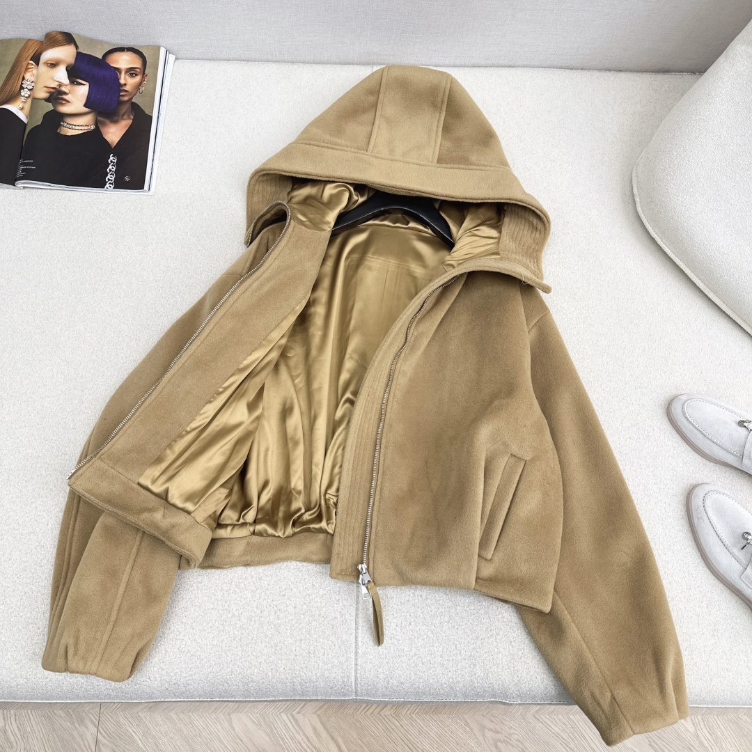 特价🉐️ ❗️现货齐码❗️不退不换❗️爆单款推荐 Canna～D 25Ss————秋冬最新款大鹅羊毛尼运