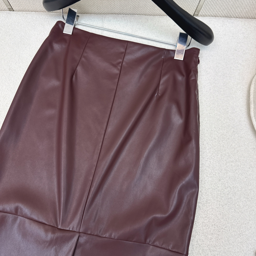 腔调感单品 Bc 25Ss————秋冬最新款百搭款长款包臀半裙🖤定制pu蛋白皮面料 推荐哦 上身效果很赞