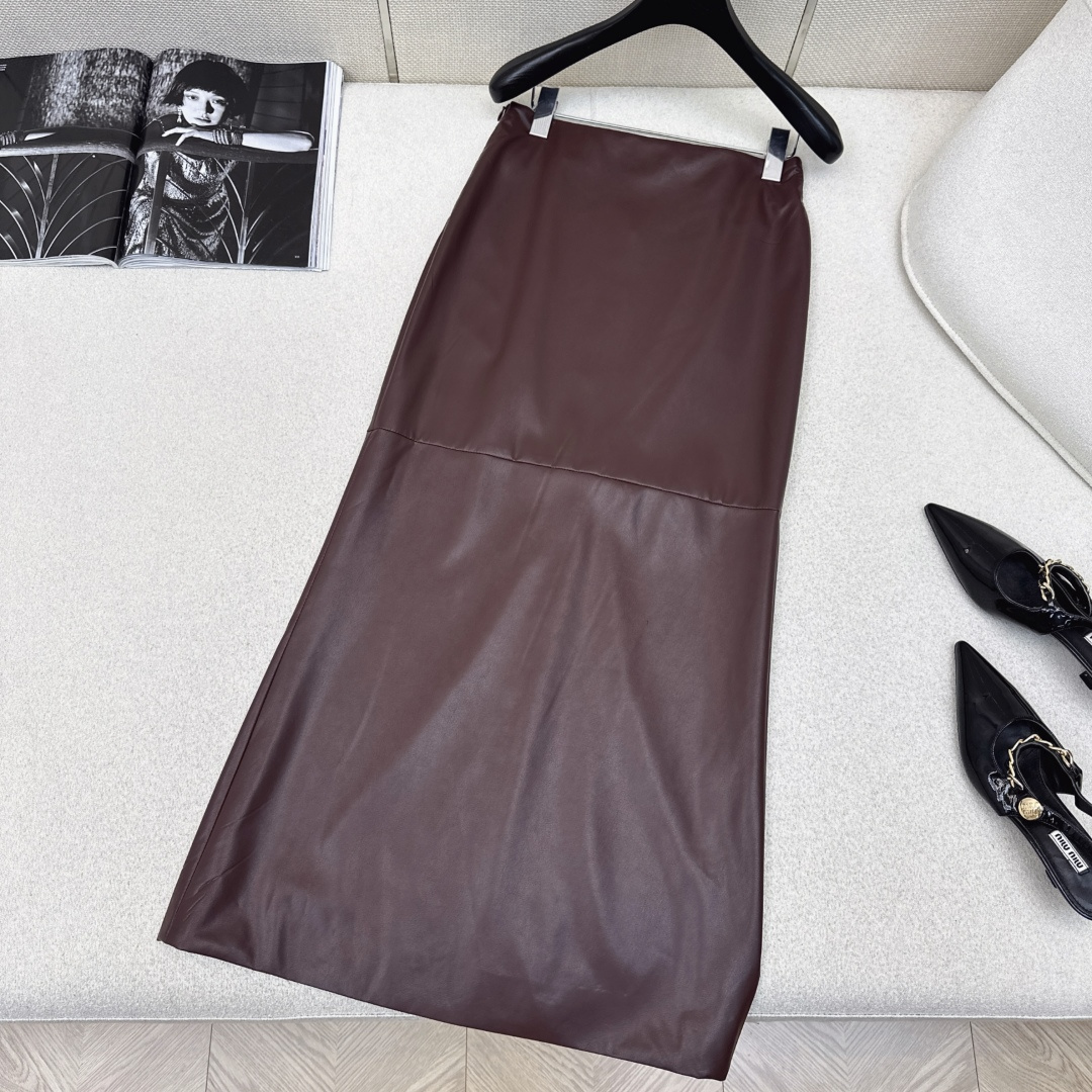 腔调感单品 Bc 25Ss————秋冬最新款百搭款长款包臀半裙🖤定制pu蛋白皮面料 推荐哦 上身效果很赞