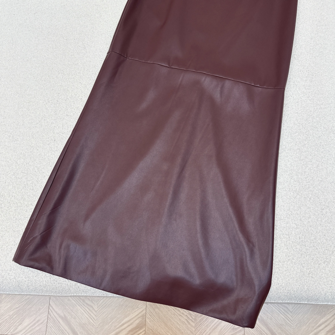 腔调感单品 Bc 25Ss————秋冬最新款百搭款长款包臀半裙🖤定制pu蛋白皮面料 推荐哦 上身效果很赞