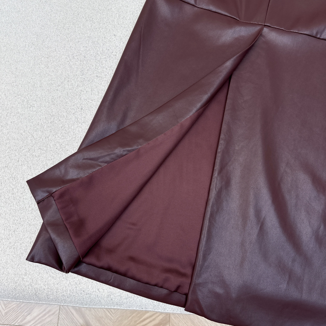 腔调感单品 Bc 25Ss————秋冬最新款百搭款长款包臀半裙🖤定制pu蛋白皮面料 推荐哦 上身效果很赞