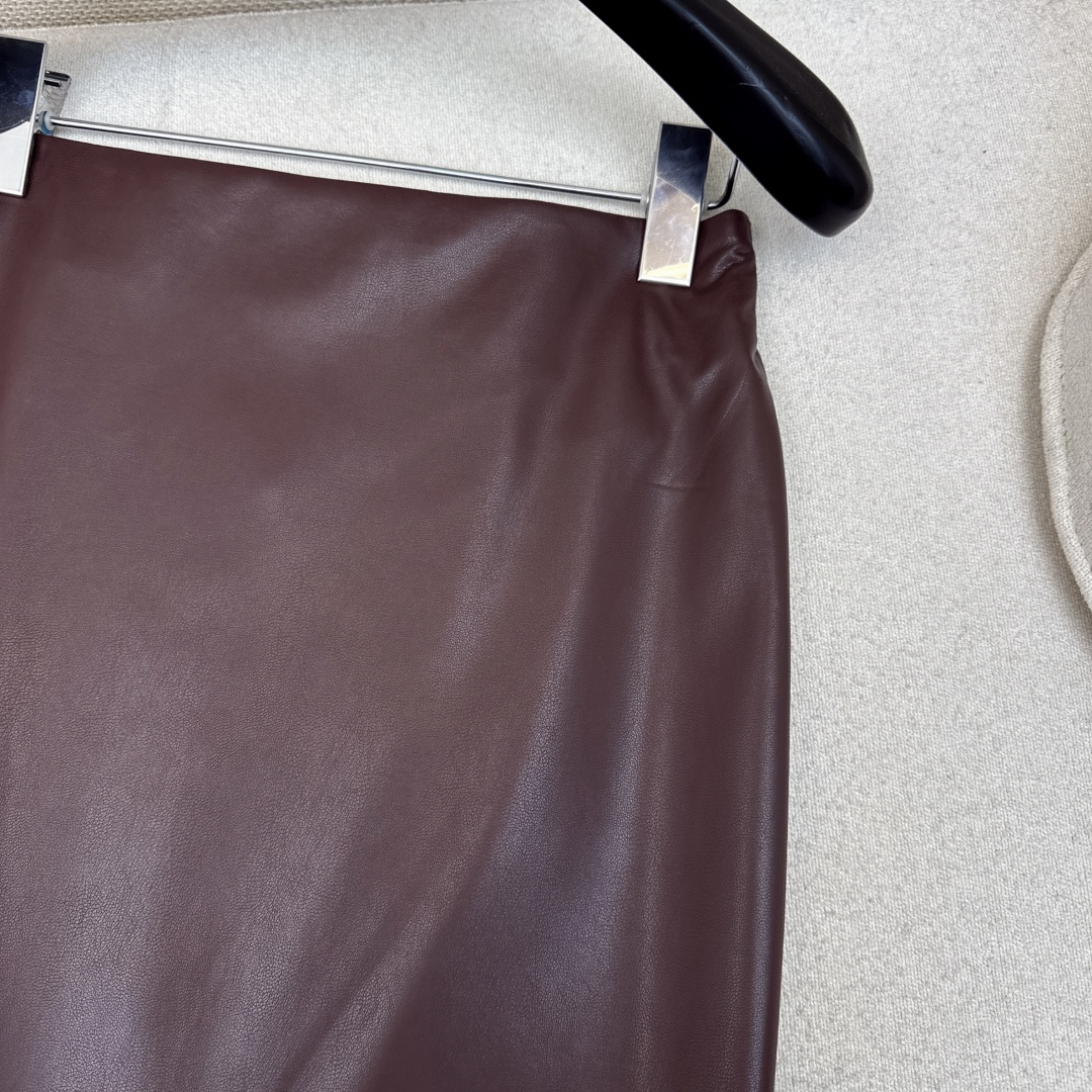 腔调感单品 Bc 25Ss————秋冬最新款百搭款长款包臀半裙🖤定制pu蛋白皮面料 推荐哦 上身效果很赞