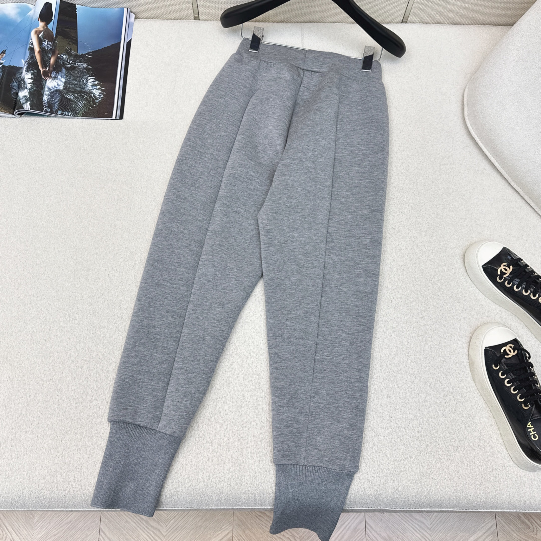 独家首发 Bc 25Ss———秋冬最新款太空棉哈伦小脚裤 🤍 细节感很加分〰️〰️休闲时髦在线 小姐姐们