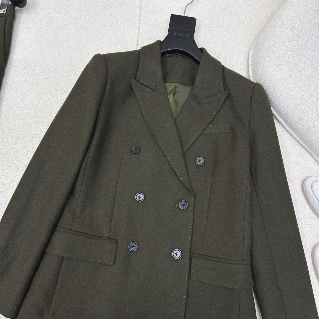 高奢老钱风穿搭 lp🆕 25Ss———秋冬最新款高级马术风羊毛昵西装外套🖤独家定制苔藓绿 进口羊毛混纺面