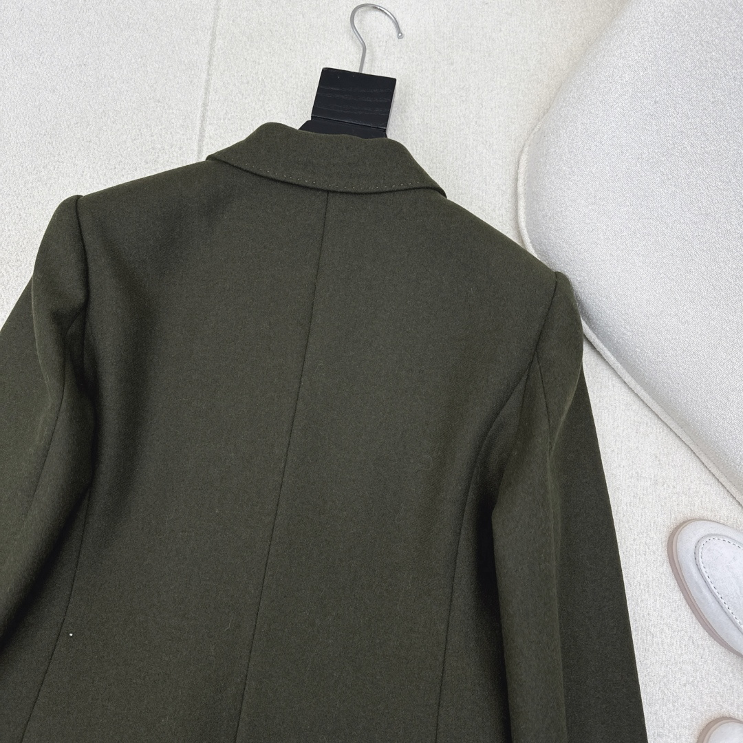 高奢老钱风穿搭 lp🆕 25Ss———秋冬最新款高级马术风羊毛昵西装外套🖤独家定制苔藓绿 进口羊毛混纺面
