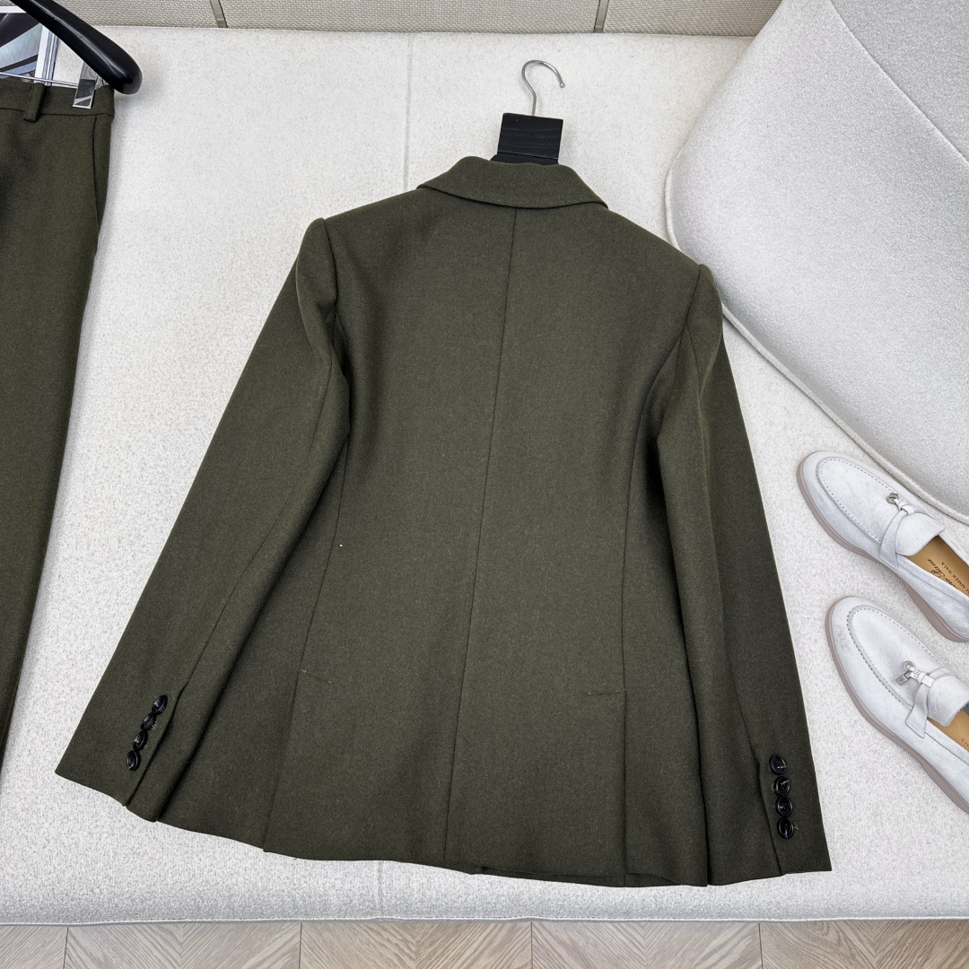 高奢老钱风穿搭 lp🆕 25Ss———秋冬最新款高级马术风羊毛昵西装外套🖤独家定制苔藓绿 进口羊毛混纺面