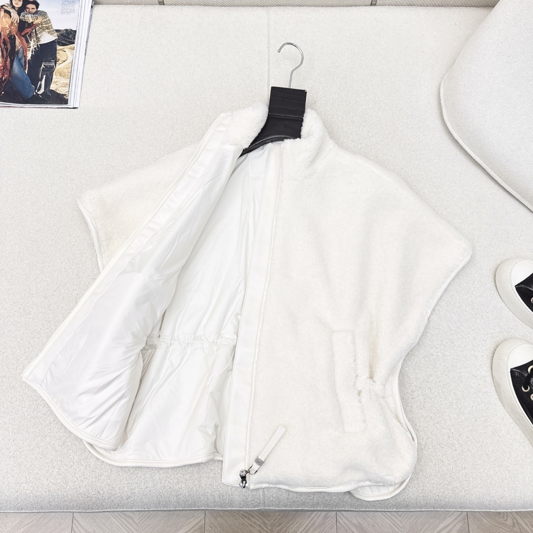 特价🉐️ ❗️现货齐码❗️不退不换❗️独家款～ Bc 25Ss————秋冬最新款泰迪毛绒马甲外套 🩶秋冬