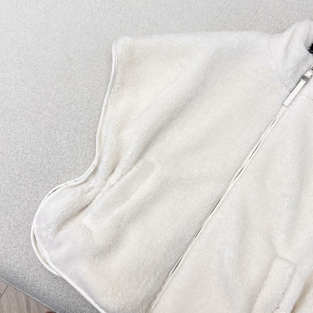 特价🉐️ ❗️现货齐码❗️不退不换❗️独家款～ Bc 25Ss————秋冬最新款泰迪毛绒马甲外套 🩶秋冬