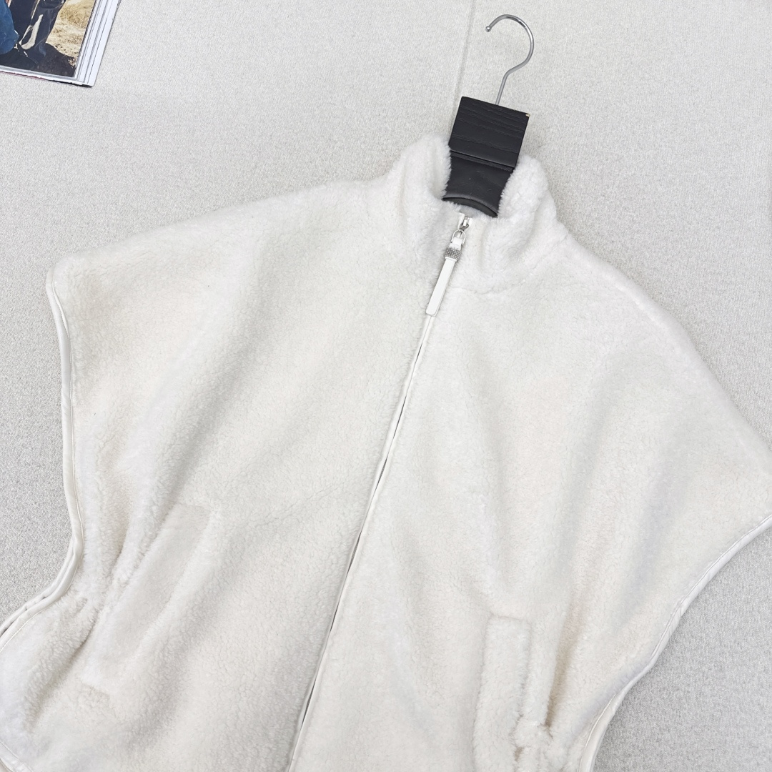 特价🉐️ ❗️现货齐码❗️不退不换❗️独家款～ Bc 25Ss————秋冬最新款泰迪毛绒马甲外套 🩶秋冬