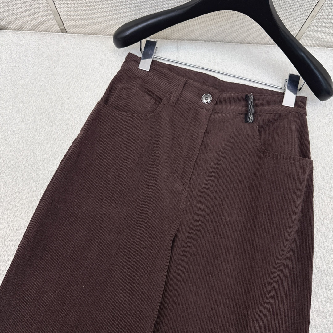 冬季王牌搭配 Bc 25Ss————秋冬最新款高奢极简风灯芯绒直筒裤🤎 温暖复古的灯芯绒裤当然要入 冬季