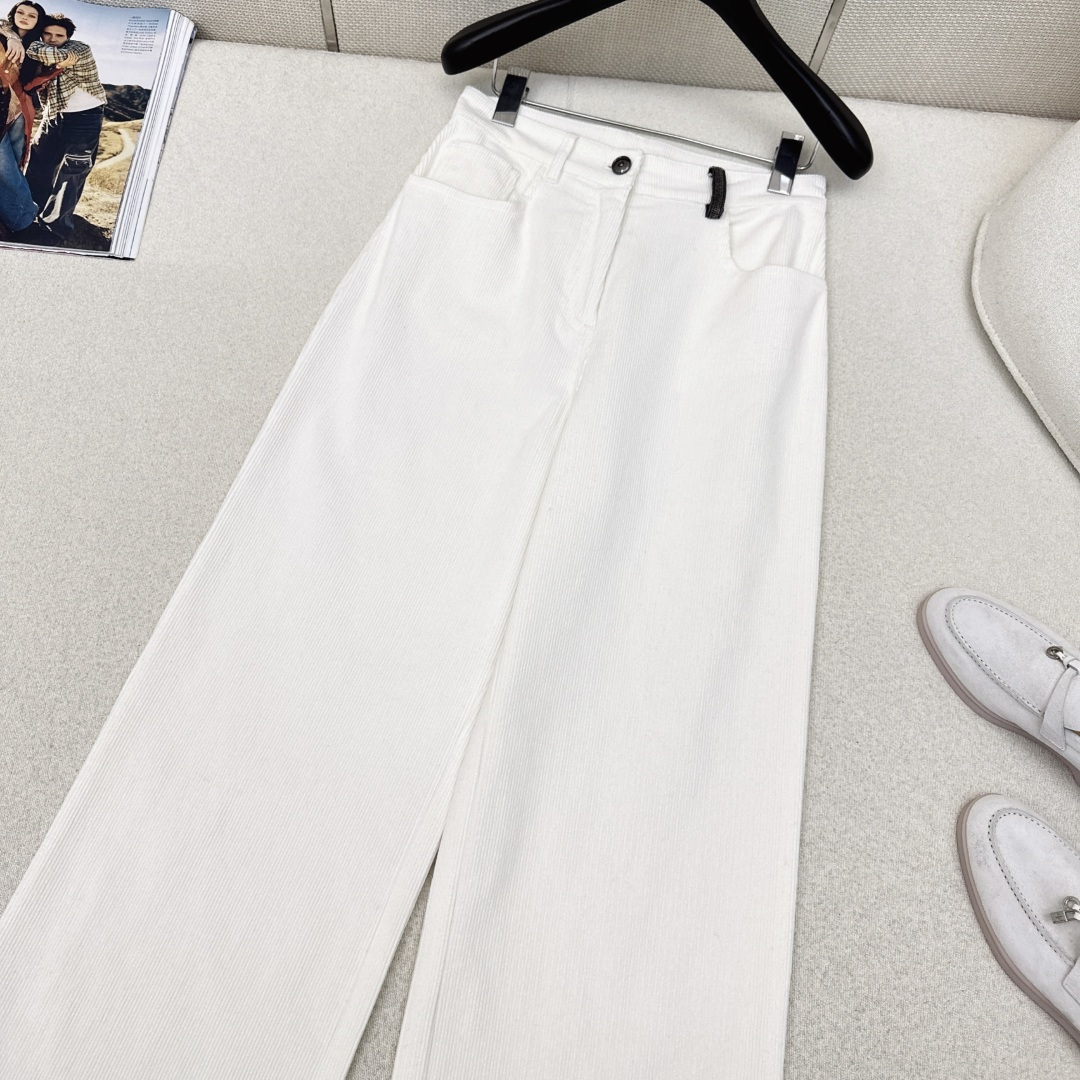 冬季王牌搭配 Bc 25Ss————秋冬最新款高奢极简风灯芯绒直筒裤🤎 温暖复古的灯芯绒裤当然要入 冬季