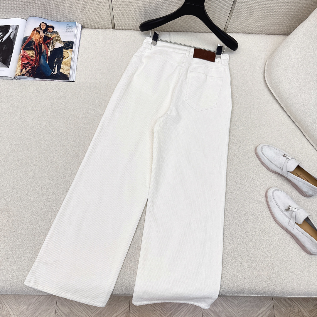 冬季王牌搭配 Bc 25Ss————秋冬最新款高奢极简风灯芯绒直筒裤🤎 温暖复古的灯芯绒裤当然要入 冬季